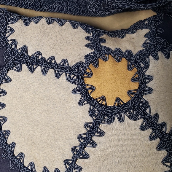 Blue suede faux and crocheted crossbody bag,with attached change purse,… - Picture 2 of 12